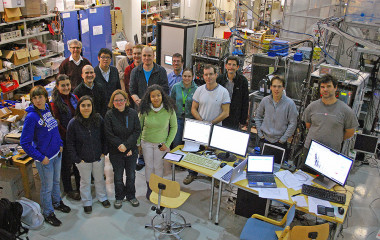 <p>Miembros del Grupo de Espectroscopía Gamma y de Neutrones del IFIC en la instalación IGISOL IV, en el laboratorio finlandés de Jyväskylä. / IFIC</p>