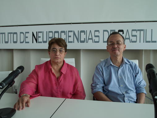 <p>La investigadora del Incyl Raquel Rodríguez y el neurólogo norteamericano Ping Yee Law.</p>