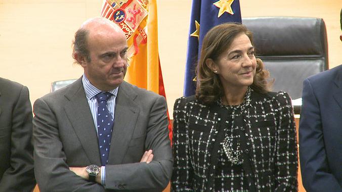 <p>El minsitro de Economía, Luis de Guindos, y Carmen Vela, secretaria de Estado de I+D+i. / José Luis Gutierrez</p>