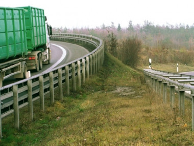 <p>Barreras de seguridad metálicas. / DICYT</p>