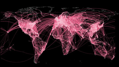 <p>Contención epidémica en la red de transporte aéreo. La imagen muestra las redes después de que el 33,3% de los enlaces se eliminaran considerando la importancia de los enlaces en la epidemia. / A. Arenas et al./<em>Science Advances</em></p>
