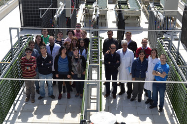<p>Grupo de Biotecnología de Microalgas Marinas en la planta piloto de producción de microalgas de la Universidad de Almería / Fundación Descubre</p>