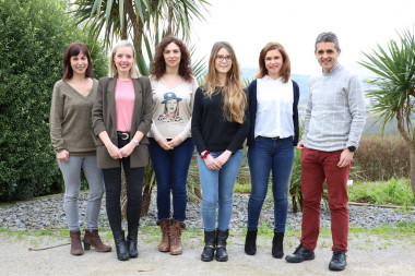 <p>El equipo investigador: A. Fernández Atutxa, Idoia Zarrazquin, Ana Belén Fraile-Bermúdez, Gotzone Hervás, Fátima Ruiz-Litago y Jon Irazusta. / Laura López. UPV/EHU</p>