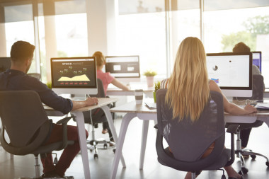 <p>Reducing the amount of time we sit by about two hours would mean a 2.3% decrease in mortality. / Fotolia</p>