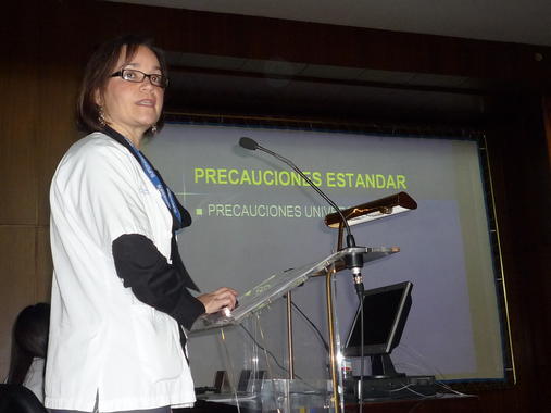 <p>Instante durante una de las ponencias de las X Jornadas de Actualización en Enfermedades Infecciosas y Multirresistencia. Foto: HUNSC.</p>
