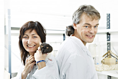 <p>El matrimonio Moser en el laboratorio. / Geir Mogen (NTNU)</p>