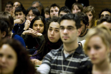 <p>Los investigadores han propuesto la aplicación a los alumnos españoles de un test de inteligencia por encima de nivel para identificar las habilidades de los más brillantes. / SINC</p>