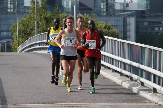 <p>Diferentes trabajos tratan de pronosticar si realmente se está tan cerca de romper la barrera de las dos horas al correr una maratón. / <a href="https://pixabay.com/es/marat%C3%B3n-ejecuci%C3%B3n-corredor-carrera-2366475/" target="_blank">Pixabay</a></p>