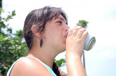 <p>La cafeína de los refrescos produce un incremento puntual de insulina tras su ingesta debido a un efecto combinado con el azúcar. / Fundación Descubre</p>