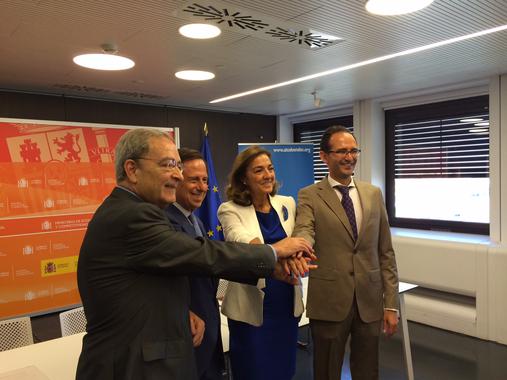 <p>De izquierda a derecha, el director general de la Obra Social "la Caixa", Jaime Lanaspa Gatnau, el Alcalde del Ayuntamiento de Alcobendas, Ignacio García de Vinuesa, la Secretaria de Estado de Investigación, Desarrollo e Innovación y presidente de la Fundación Española para la Ciencia y la Tecnología (FECYT), Carmen Vela Olmo y el Director General de FECYT, José Ignacio Fernández Vera.</p>