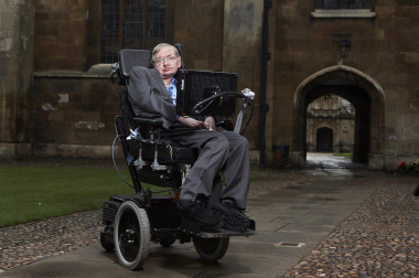 <p>Stephen Hawking en el Gonville & Caius College de Cambridge (Reino Unido). / Lwp Kommunikáció</p>