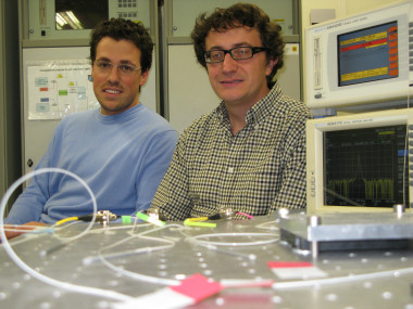 
<!-- START: including template: extension/sinc/design/ezwebin/templates/content/datatype/view/ezxmltags/paragraph.tpl (design:content/datatype/view/ezxmltags/paragraph.tpl) -->
<p> Los investigadores del ITEAM, Salvador Sales y Manuel Rius, en los laboratorios del Instituto ubicados en la Ciudad Politécnica de la Innovación</p>
<!-- STOP: including template: extension/sinc/design/ezwebin/templates/content/datatype/view/ezxmltags/paragraph.tpl (design:content/datatype/view/ezxmltags/paragraph.tpl) -->
