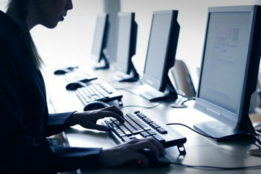 <p>Para comprobar si la percepción del riesgo influye en el grado de infecciones por virus informáticos en los PC, los investigadores analizaron los datos de 1902 ordenadores. / UPM</p>