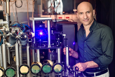 <p>El profesor Jeff Steinhauer estudia la radiación de Hawking en Technion (Israel). / Nitzan Zohar-Technion Spokesperson