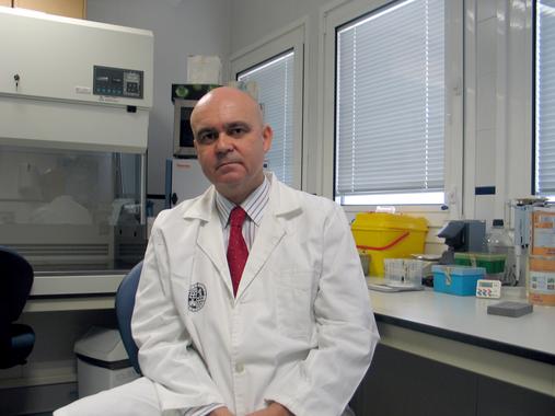 <p>El investigador José Juan Gaforio en los laboratorios de la UJA</p>
