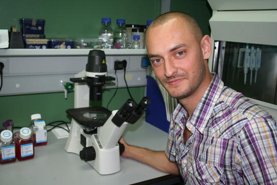 <p>El investigador Mario Cordero lidera el proyecto desde el CABD</p>