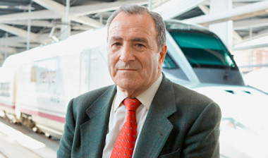 <p>José Luis López Gómez desarrolló un sistema de suspensión de ruedas para mejorar los viajes en trenes de alta velocidad. / OEP</p>