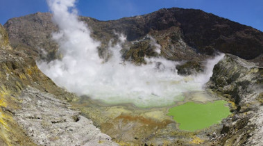 <p>Crater Lake en Nueva Zelanda. / <a href="https://www.flickr.com/photos/javiersanp/14233407896/in/photolist-nFKWhq-a1r5J5-a1odEB-4H5ENy-4uKX51-4qyswD-ajNQw2-7gPeJi-6s2ESy-6GMpYX-P7Muk-PfexU-8TzrBX-6pgQwD-ajNQqB-7d2MMa-64p8BN-7K8Ek4-aCkBa8-rB8Cuc-4Jbqfv-P7MuK-P7Mut-PeR8k-dv3Xwz-4JfEa1-dNKfcg-dNK9kn-dNKeDK-dNKeZF-9zFapV-dNQJHq-6xX7BK-EvECaW-v6QCoj-NhjqEh-G5pNvk-dNKdzv-dNQKwh-dNKdSt-duw7pg-h6JAa7-PemPt-dNQQ5w-dNQLJ1-duCwJf-dNK9wp-duyMkq-6GRtvE-dv5DWe" target="_blank">Javier Sánchez Portero</a></p>