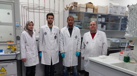 investigadores de esta investigación en su laboratorio
