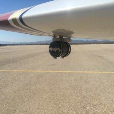 <p>Prototipo del captador de partículas del aire montado en una avioneta. / UPM</p>