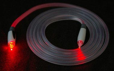 <p>El sistema se basa en aprovechar las propiedades físicas de los láseres ultralargos de fibra óptica. / <a href="http://es.wikipedia.org/wiki/Fibra_%C3%B3ptica#/media/File:Fiber_optic_illuminated.jpg" target="_self">«Fiber optic illuminated» de Hustvedt - Template:One.</a> </p>