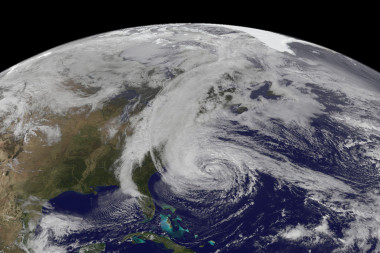 <p>El huracán Sandy afectó a los estados de Nueva York y New Jersey en octubre de 2012. Fue el segundo ciclón tropical en ocasionar más daños en Estados Unidos después de <a href="https://es.wikipedia.org/wiki/Hurac%C3%A1n_Katrina" title="Huracán Katrina" target="_self">Katrina</a>. / NASA</p>