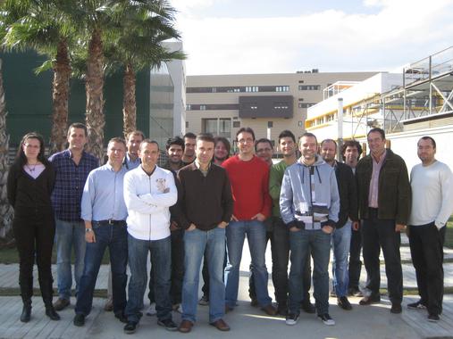 <p>El equipo de la Universidad de Almería ha probado con éxito el sistema en edificios del campus./ Fundación Descubre</p>
