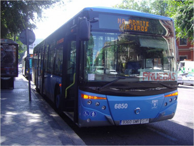 <p class=" text-left">Autobús utilizado en la campaña de medida. / INSIA</p>