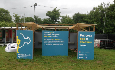 <p>El prototipo de urinario del festival de Glastonbury genera la electricidad necesaria para encender seis tubos led. / Bristol BioEnergy Centre</p>