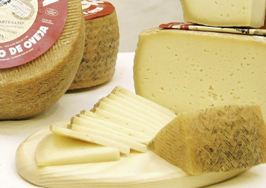<p>El queso de oveja puede tener menos colesterol con la nueva técnica. / Lanza Digital</p>