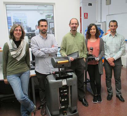 <p>Investigadores del grupo MAPIR han desarrollado la nueva aplicación. / Fundación Descubre</p>