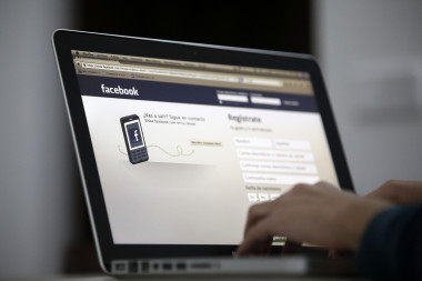 <p>La aplicación SentBuck es capaz de deducir de manera automática el estado anímico de los usuarios de Facebook. / SINC</p>