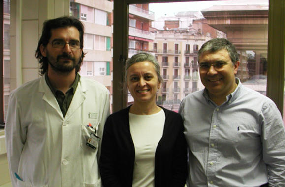 <p>El Dr. Álvaro Cervera, la Dra. Anna Planas y el Dr. Francisco Lozano</p>