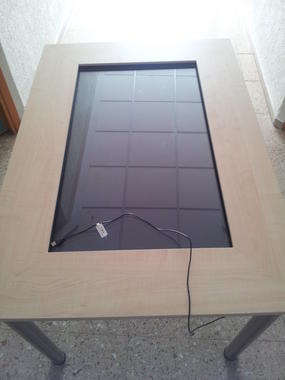 <p>Primer prototipo de la mesa tecnológica del proyecto HEAD. Imagen: UPV-DiCYT.</p>