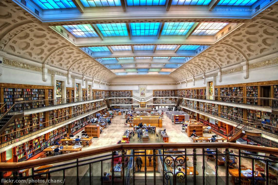 <p>Los investigadores han realizado un seguimiento de la frecuencia con la que las palabras aparecen en los libros a lo largo del tiempo para comprender mejor asuntos tan diversos como la memoria colectiva de la humanidad. <a href="http://www.plataformasinc.es/esl/imagenes/inicio/(imagen)/69896" target="_blank">Imagen</a>: Christopher Chan</p>