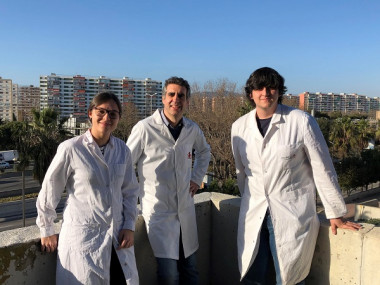 <p>Los investigadores Margalida Rosselló-Tortella, Manel Esteller y Pere Llinàs-Arias. / UB</p>