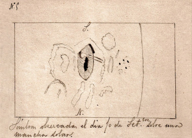 <p>Dibujo de Valderrama de la llamarada solar que observó el 10 de septiembre de 1886 sobre una mancha solar (con su penumbra a rayas y la umbra negra). En ella se observa la llamarada con forma de renacuajo. El documento original se conserva en la Biblioteca del Instituto de Astrofísica de Canarias. / IAC</p>
