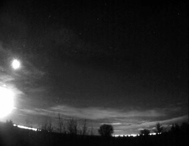 <p>Fotograma del paso de la bola de fuego sobre los cielos nocturnos de Toledo el 30 de marzo de 2015./ J. M. Madiedo/Meteoroides.net</p>