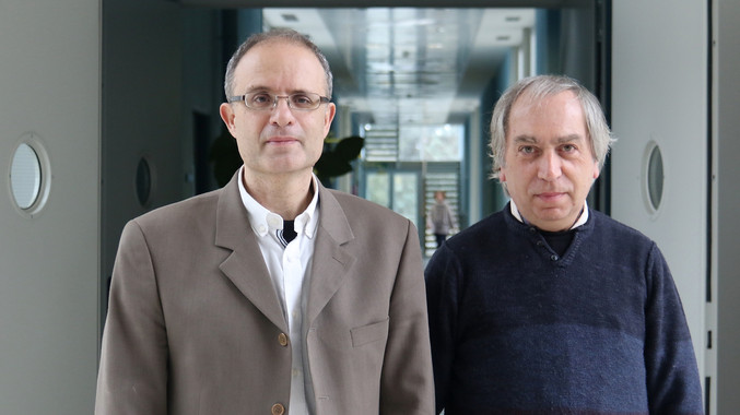 <p>El doctor Maurici Ruiz y el doctor Jaume Corbera, impulsores de la publicación de la obra. / UIB</p>