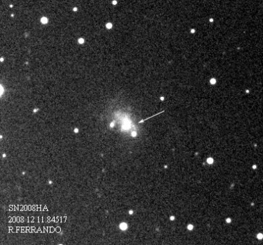 
<!-- START: including template: extension/sinc/design/ezwebin/templates/content/datatype/view/ezxmltags/paragraph.tpl (design:content/datatype/view/ezxmltags/paragraph.tpl) -->
<p>Supernova SN2008ha. 
<!-- START: including template: extension/sinc/design/standard/templates/content/datatype/view/ezxmltags/link.tpl (design:content/datatype/view/ezxmltags/link.tpl) -->
<a href="http://www.rochesterastronomy.org/sn2008/sn2008ha.html" target="_blank">Foto</a>
<!-- STOP: including template: extension/sinc/design/standard/templates/content/datatype/view/ezxmltags/link.tpl (design:content/datatype/view/ezxmltags/link.tpl) -->
: Rafael Ferrando</p>
<!-- STOP: including template: extension/sinc/design/ezwebin/templates/content/datatype/view/ezxmltags/paragraph.tpl (design:content/datatype/view/ezxmltags/paragraph.tpl) -->
