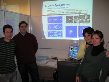
<!-- START: including template: extension/sinc/design/ezwebin/templates/content/datatype/view/ezxmltags/paragraph.tpl (design:content/datatype/view/ezxmltags/paragraph.tpl) -->
<p>Investigadores de la UPV y la UV que trabajan en el desarrollo de las nanopinzas ópticas</p>
<!-- STOP: including template: extension/sinc/design/ezwebin/templates/content/datatype/view/ezxmltags/paragraph.tpl (design:content/datatype/view/ezxmltags/paragraph.tpl) -->
