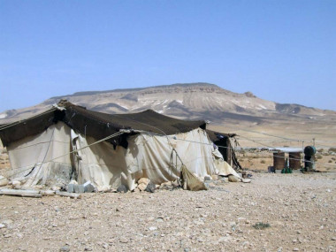 <p>Se estima que 1,5 millones de personas huyeron de la sequía en Siria, muchas de ellas a las periferias de las ciudades que ya estaban atestadas por los refugiados de la guerra de Irak. / Stephen Starr/IRIN. </p>