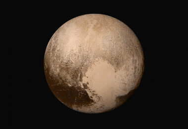 <p>Plutón en color real, combinando varias imágenes. NASA/JHUAPL/SwRI</p>