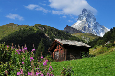 <p>Cabaña entre las montañas en Zermatt (Suiza). Autor: <a href="https://www.flickr.com/photos/juanflauta/6882573919/" target="_blank">Juan Rubiano</a>.</p>