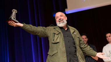 <p>José Cervera, durante la recogida del premio Tesla en septiembre de 2017<em>. </em><em>Naukas, UPV/EHU</em></p>