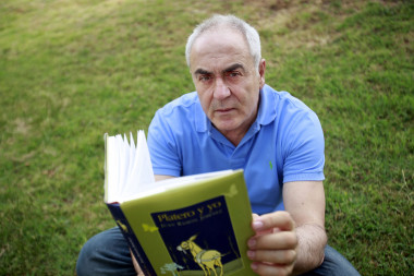 <p>Para Javier DeFelipe, "<em>Platero y yo</em> representa una fuente inagotable de inspiración científica". Imagen: Olmo Calvo | SINC.</p>
