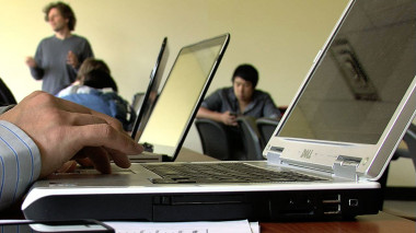<p>El acceso de los jóvenes a las TIC marca grandes diferencias en América Latina./ DiCYT</p>