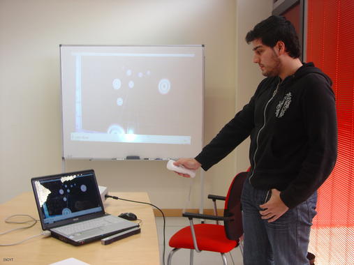 <p>Mario Pérez, investigador de nuevas interfaces hombre-máquina. Foto: DiCYT.</p>