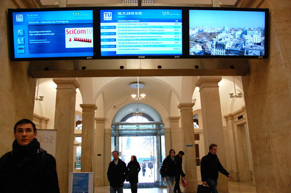 <p>En su tercera edición, SCICOM 2010 ha abordado el ‘riesgo de la comunicación científica’. En la imagen, entrada de la Universidad Tecnológica de Viena (TU), sede del encuentro europeo. <a href="http://agenciasinc.es/esl/imagenes/inicio/(imagen)/67664" target="_blank">Foto</a>: SINC.</p>