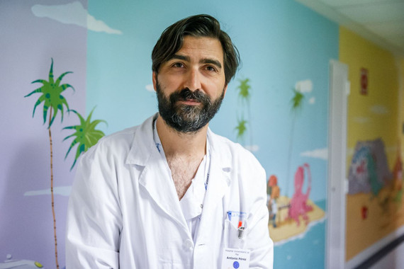 <p>Antonio Pérez Martínez se ha propuesto curar el cáncer infantil gracias a la técnica CAR-T. / Álvaro Muñoz Guzmán | SINC</p>